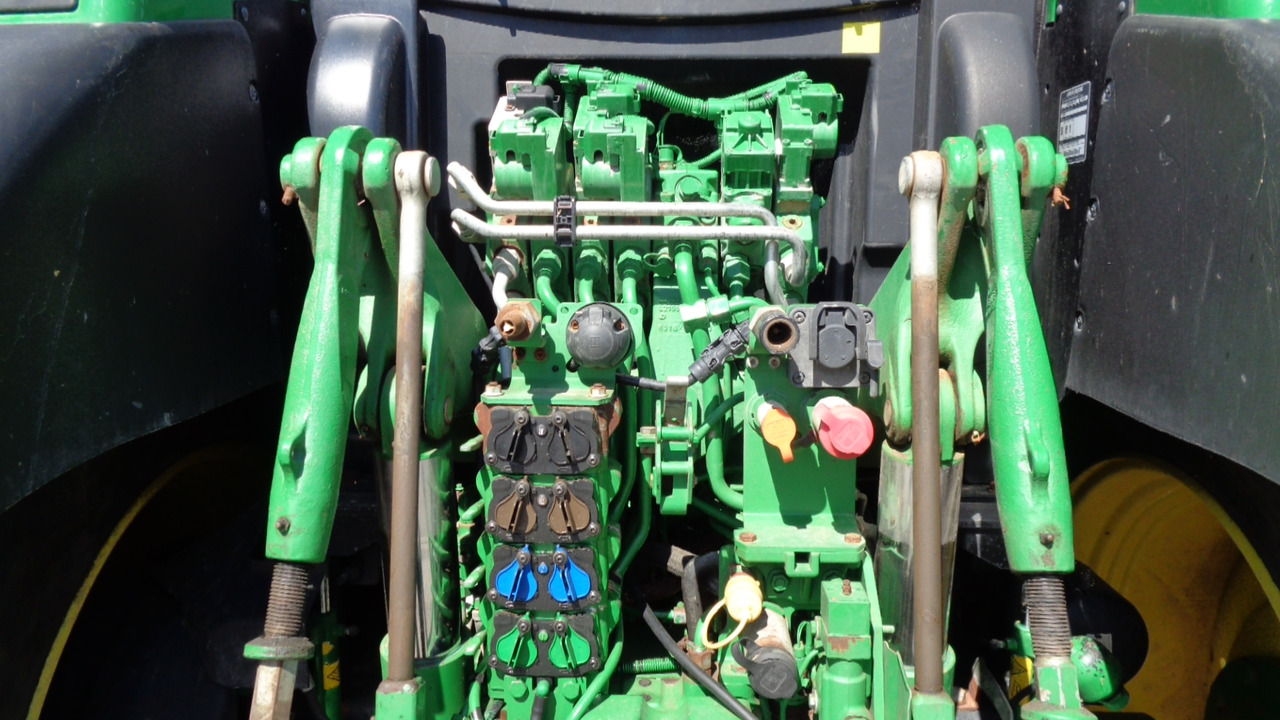 Трактор John Deere 6195R: фото 16