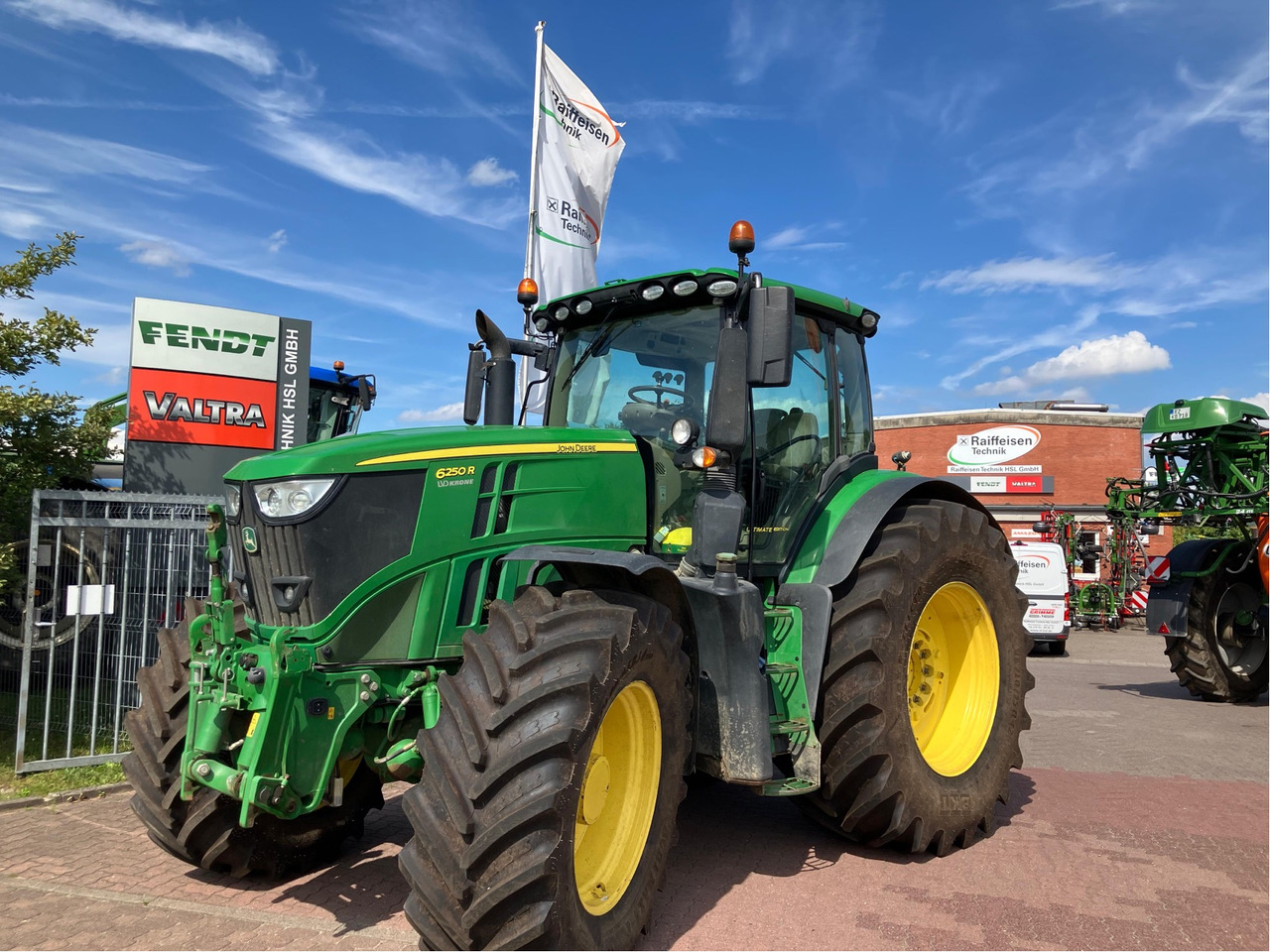 John Deere 6250 R - Трактор: фото 1 John Deere 6250 R - Трактор: фото 1
