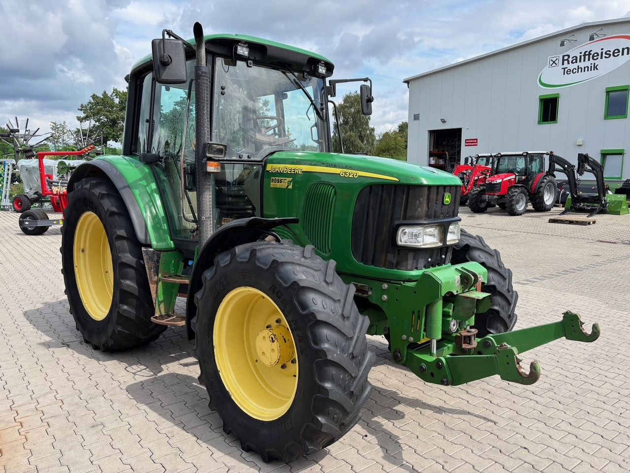 John Deere 6320 - Трактор: фото 1 John Deere 6320 - Трактор: фото 1