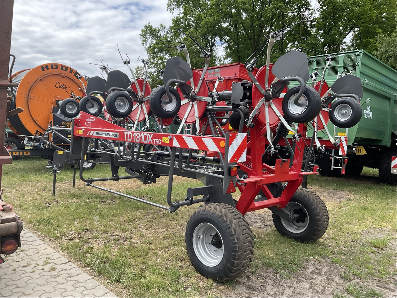 Massey Ferguson TD 1310X TRC - Сеноворошилка: фото 1 Massey Ferguson TD 1310X TRC - Сеноворошилка: фото 1