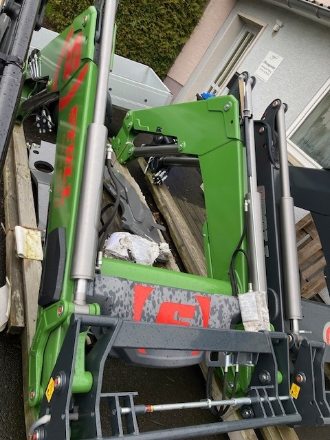 Stoll Frontlader Profil. FZ 46-33.1 - Фронтальный погрузчик для трактора: фото 1 Stoll Frontlader Profil. FZ 46-33.1 - Фронтальный погрузчик для трактора: фото 1