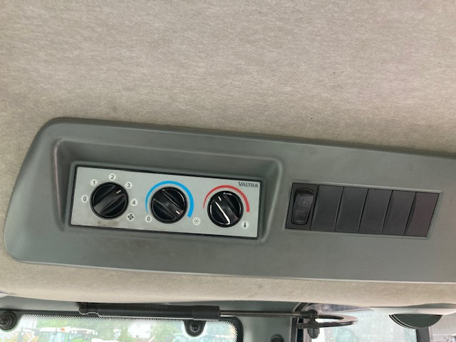 Valtra T 173 SH High Tec - Трактор: фото 2 Valtra T 173 SH High Tec - Трактор: фото 2