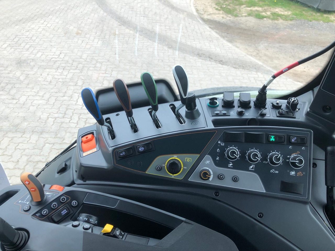 Valtra T175EA - Трактор: фото 5 Valtra T175EA - Трактор: фото 5