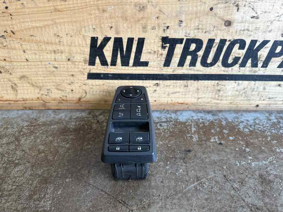 MAN ECU DOOR 81.25806-7107 - Кабина и интерьер для Грузовиков: фото 1 MAN ECU DOOR 81.25806-7107 - Кабина и интерьер для Грузовиков: фото 1