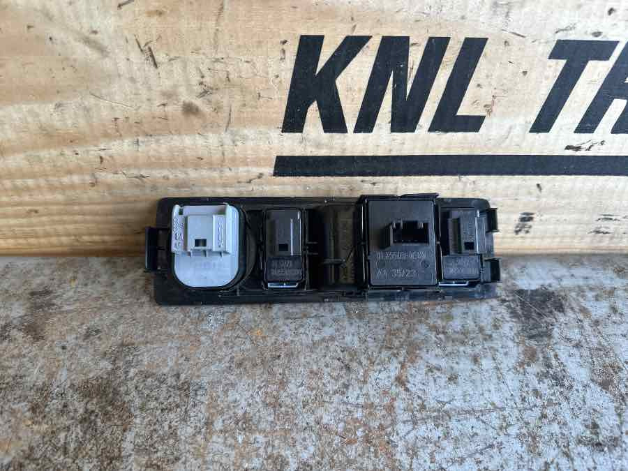 MAN SWITCH DOOR MODULE 81.25525-0304 - Кабина и интерьер для Грузовиков: фото 2 MAN SWITCH DOOR MODULE 81.25525-0304 - Кабина и интерьер для Грузовиков: фото 2