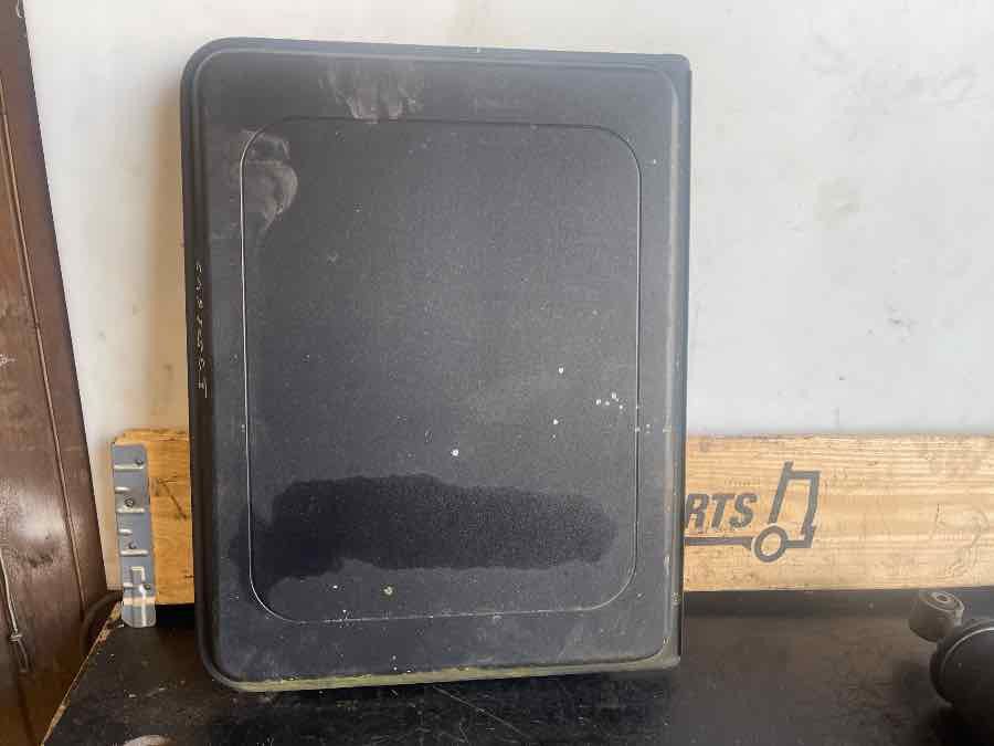 SCANIA ROOF HATCH 1721364 - Кабина и интерьер для Грузовиков: фото 1 SCANIA ROOF HATCH 1721364 - Кабина и интерьер для Грузовиков: фото 1