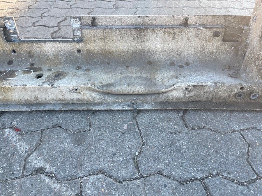 VOLVO BUMPER 84210166 - Кузов и экстерьер для Грузовиков: фото 2 VOLVO BUMPER 84210166 - Кузов и экстерьер для Грузовиков: фото 2