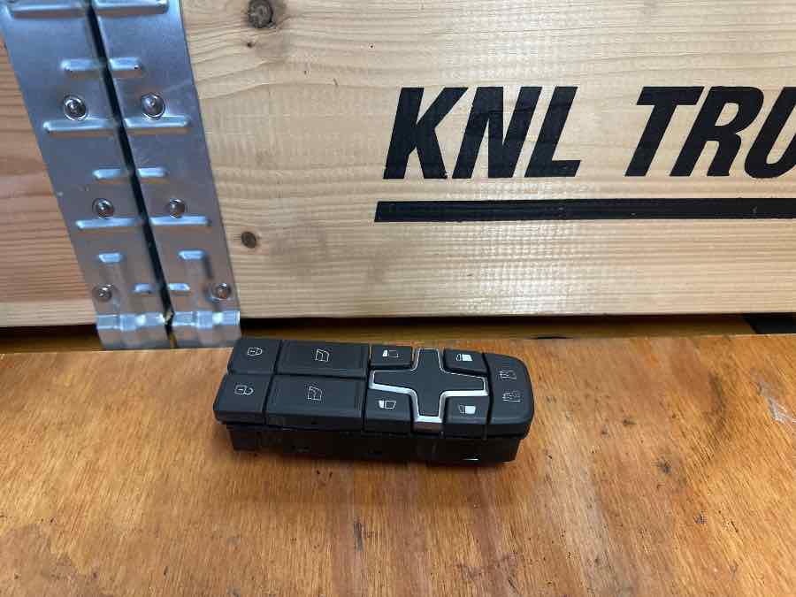 VOLVO CONTROL PANEL 22154235 - Электрическая система для Грузовиков: фото 1 VOLVO CONTROL PANEL 22154235 - Электрическая система для Грузовиков: фото 1