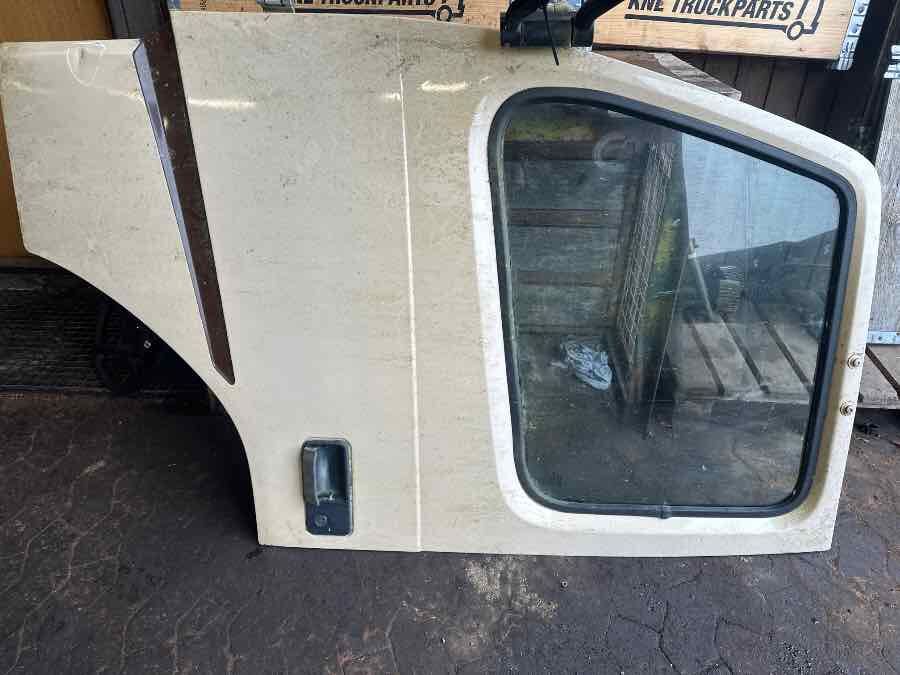 VOLVO FM DOOR LEFT - Кабина и интерьер для Грузовиков: фото 1 VOLVO FM DOOR LEFT - Кабина и интерьер для Грузовиков: фото 1
