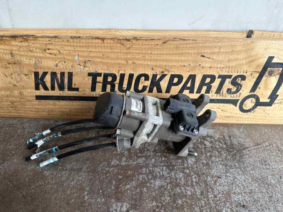 VOLVO FOOT BRAKE VALVE 21390592 - Тормозной клапан для Грузовиков: фото 1 VOLVO FOOT BRAKE VALVE 21390592 - Тормозной клапан для Грузовиков: фото 1