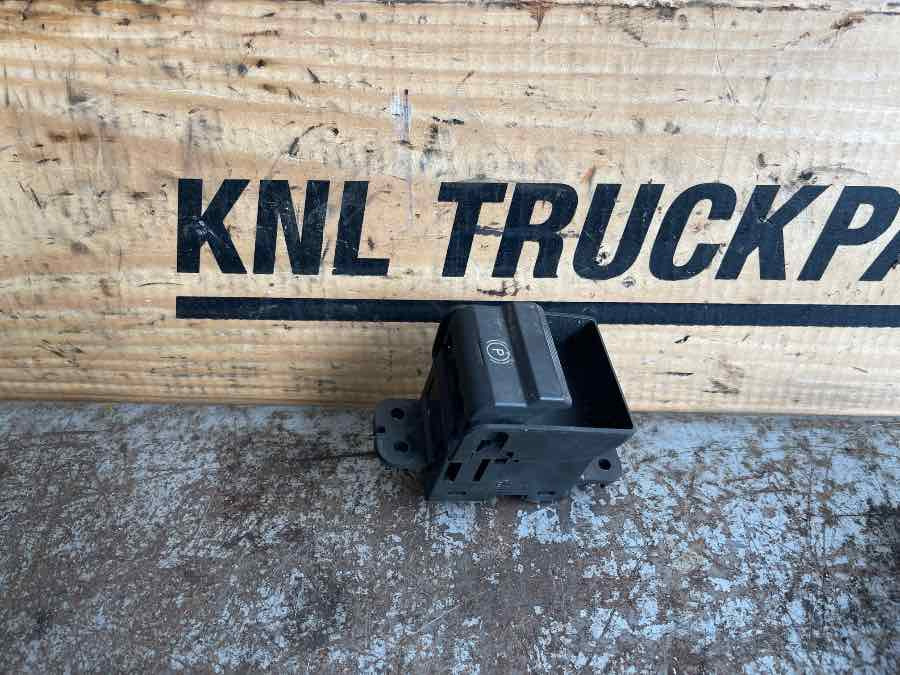 VOLVO HANDBRAKE SWITCH 23126245 - Электрическая система для Грузовиков: фото 1 VOLVO HANDBRAKE SWITCH 23126245 - Электрическая система для Грузовиков: фото 1