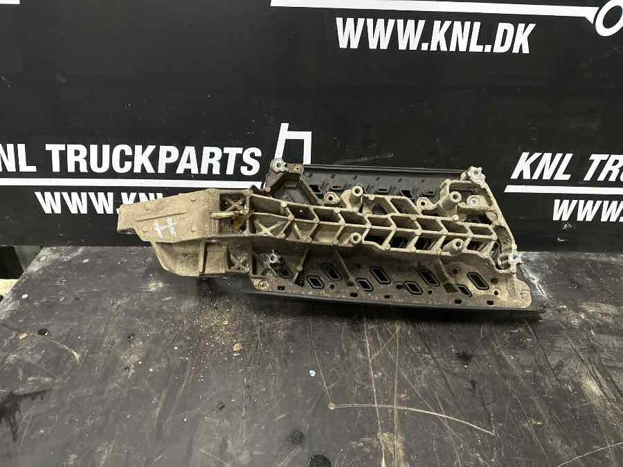 VOLVO UPPER STEP 24175790 - Кабина и интерьер для Грузовиков: фото 2 VOLVO UPPER STEP 24175790 - Кабина и интерьер для Грузовиков: фото 2