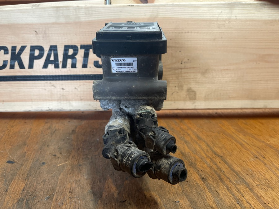 VOLVO VALVE 21114974 - Тормозной клапан для Грузовиков: фото 1 VOLVO VALVE 21114974 - Тормозной клапан для Грузовиков: фото 1