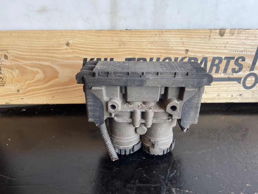 VOLVO VALVE 22225554 - Тормозной клапан для Грузовиков: фото 1 VOLVO VALVE 22225554 - Тормозной клапан для Грузовиков: фото 1