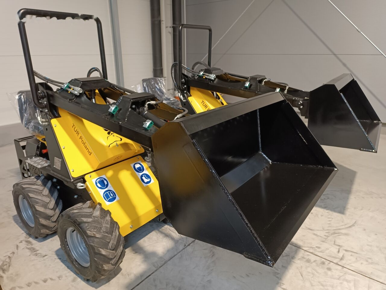 Tur Poland Radlader Mini loader Mini Hoflader N 520 - Мини-погрузчик с бортовым поворотом: фото 4 Tur Poland Radlader Mini loader Mini Hoflader N 520 - Мини-погрузчик с бортовым поворотом: фото 4
