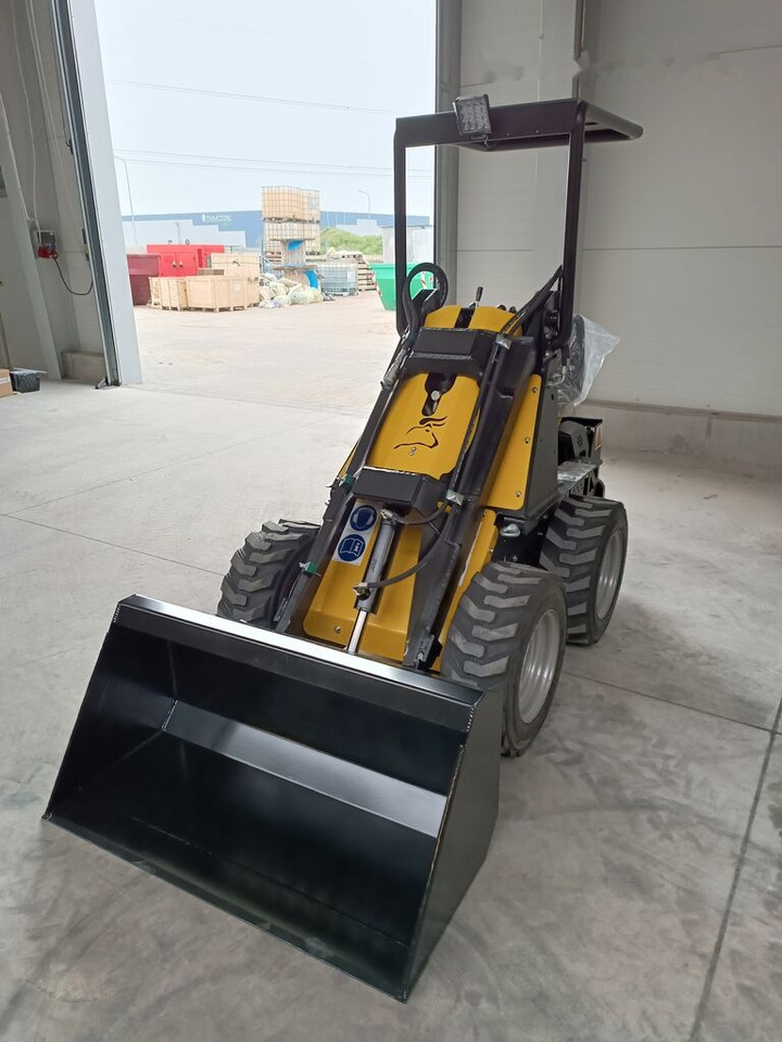 Tur Poland Radlader Mini loader Mini Hoflader N 520 - Мини-погрузчик с бортовым поворотом: фото 2 Tur Poland Radlader Mini loader Mini Hoflader N 520 - Мини-погрузчик с бортовым поворотом: фото 2