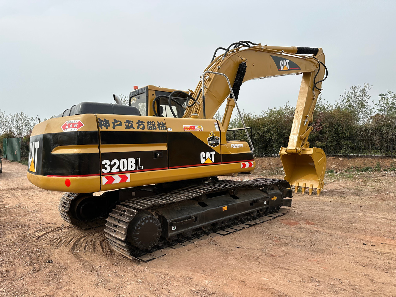 CAT 320BL - Гусеничный экскаватор: фото 4 CAT 320BL - Гусеничный экскаватор: фото 4