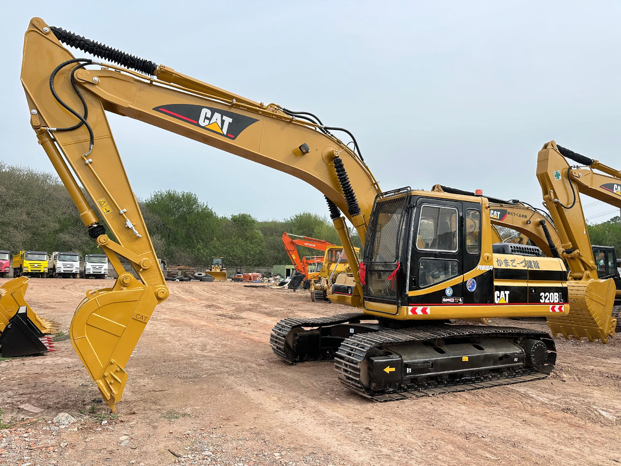 CAT 320BL - Гусеничный экскаватор: фото 2 CAT 320BL - Гусеничный экскаватор: фото 2