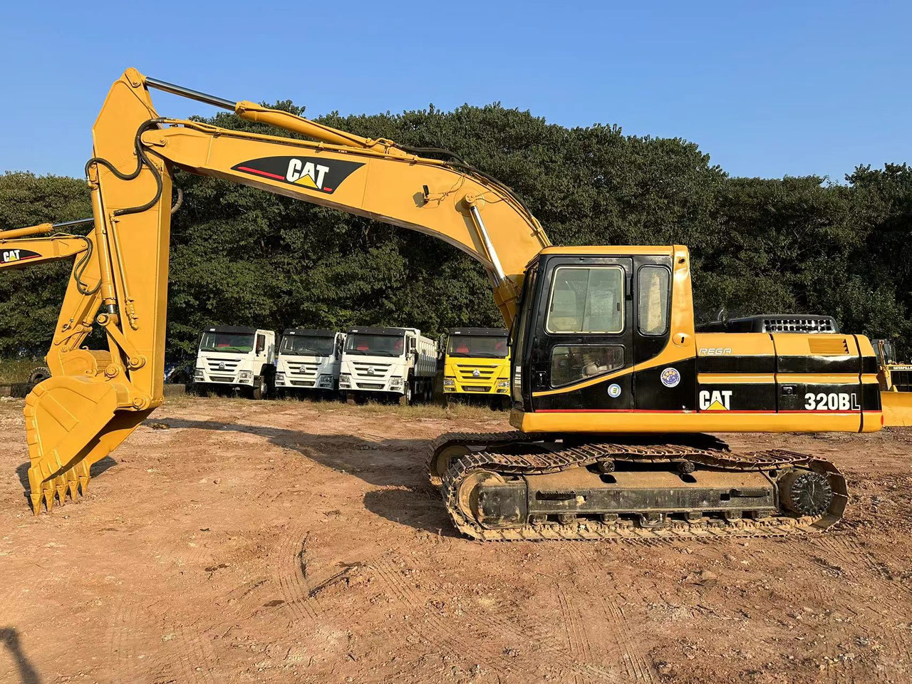 CAT 320BL - Гусеничный экскаватор: фото 1 CAT 320BL - Гусеничный экскаватор: фото 1