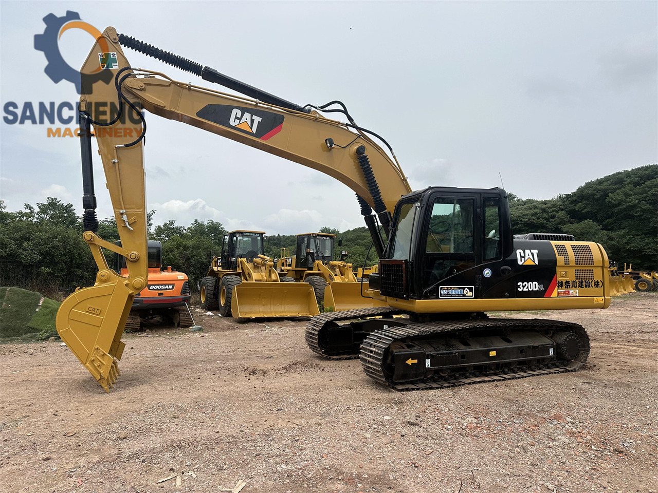 CAT 320DL - Гусеничный экскаватор: фото 1 CAT 320DL - Гусеничный экскаватор: фото 1