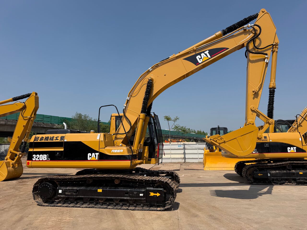 CATERPILLAR 320BL - Гусеничный экскаватор: фото 1 CATERPILLAR 320BL - Гусеничный экскаватор: фото 1