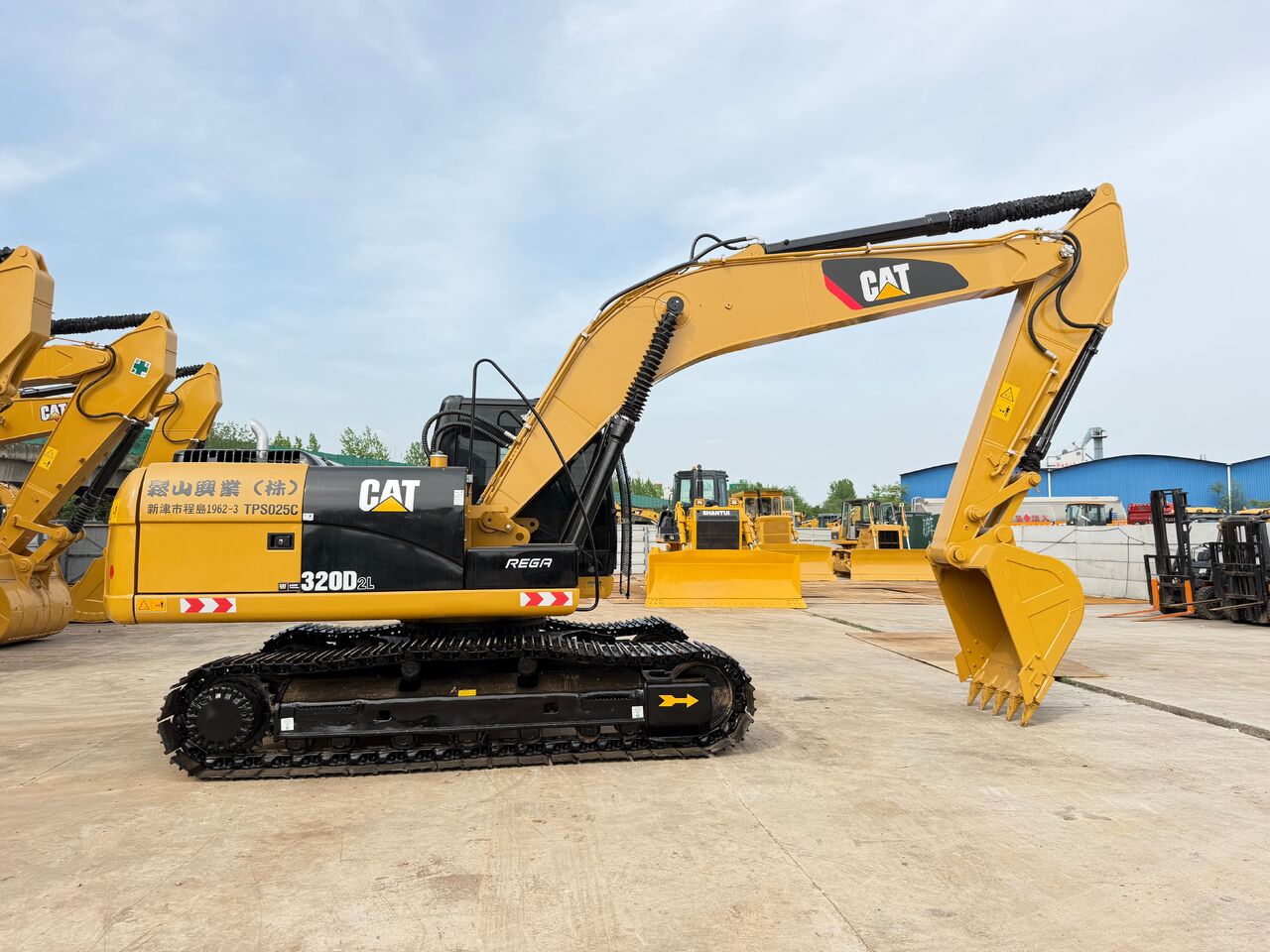 CATERPILLAR 320D2L - Гусеничный экскаватор: фото 2 CATERPILLAR 320D2L - Гусеничный экскаватор: фото 2