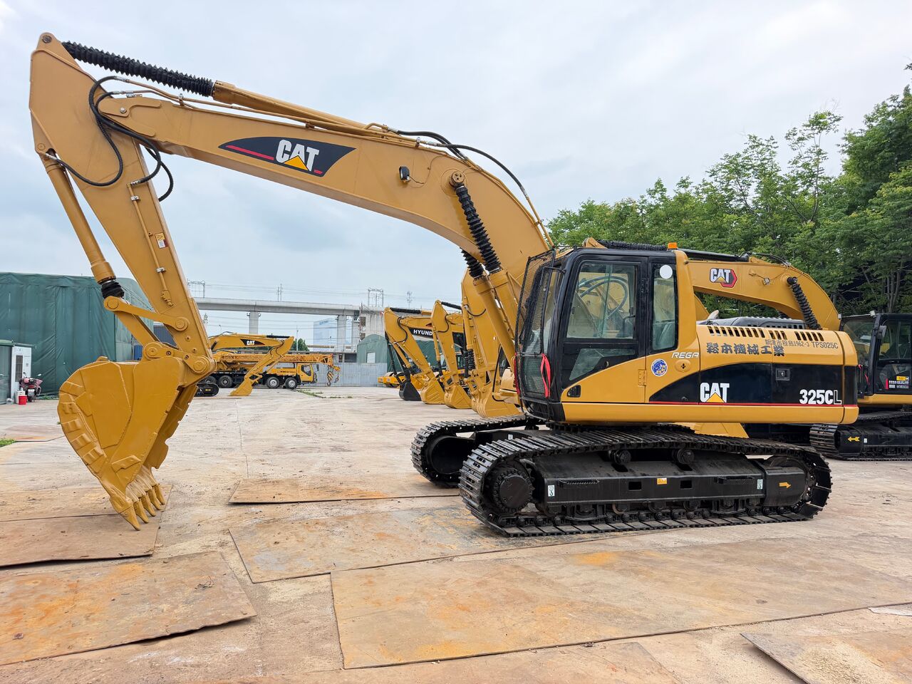 CATERPILLAR 325CL - Гусеничный экскаватор: фото 3 CATERPILLAR 325CL - Гусеничный экскаватор: фото 3