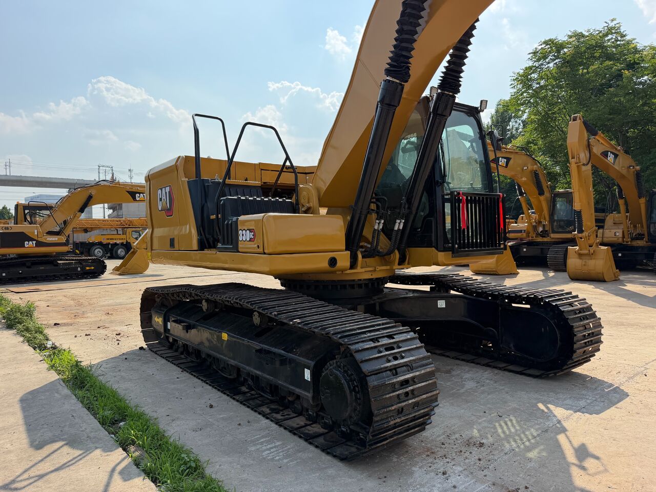 CATERPILLAR 330GC - Гусеничный экскаватор: фото 2 CATERPILLAR 330GC - Гусеничный экскаватор: фото 2