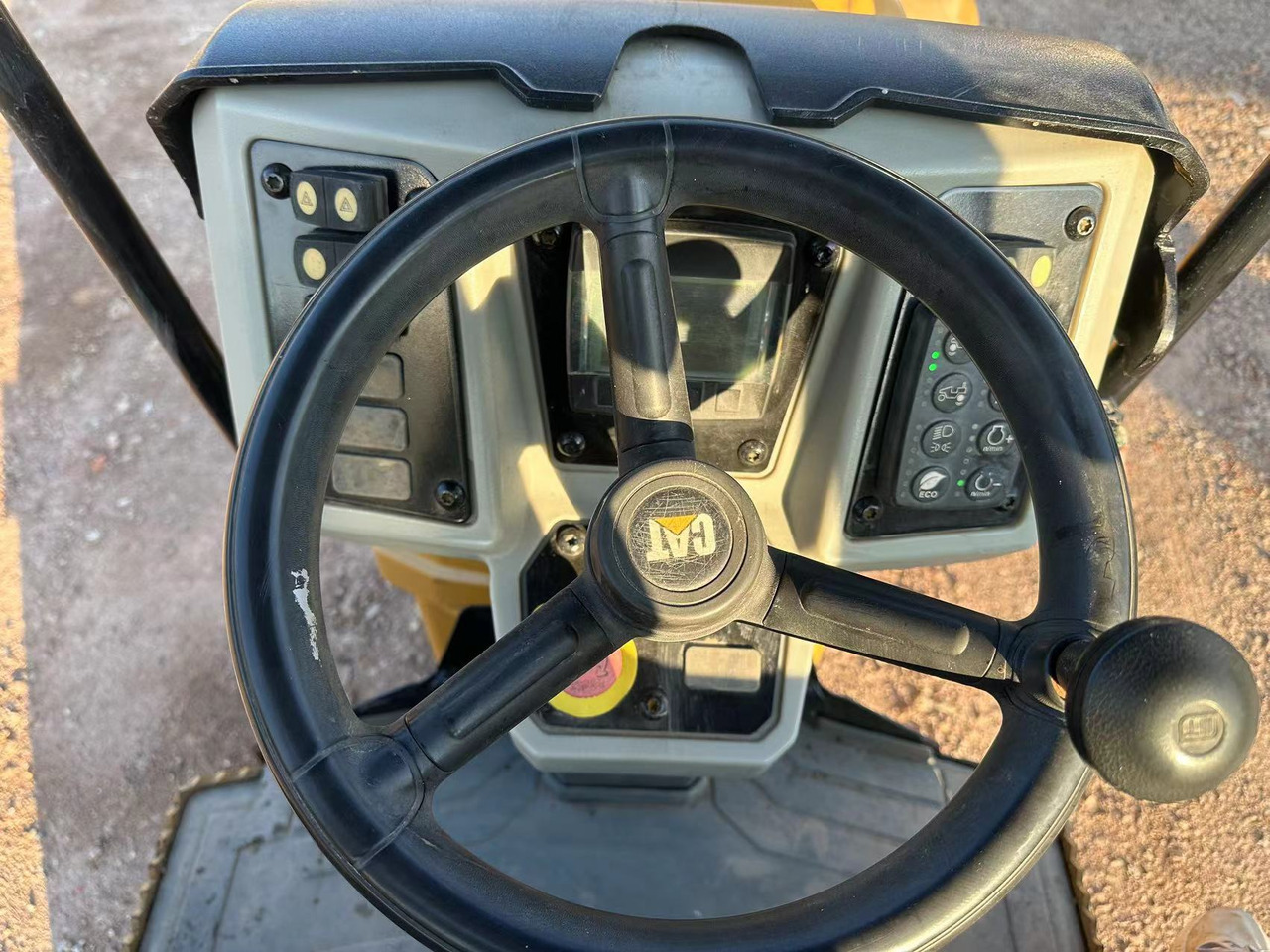 CATERPILLAR CB24B - Каток: фото 5 CATERPILLAR CB24B - Каток: фото 5