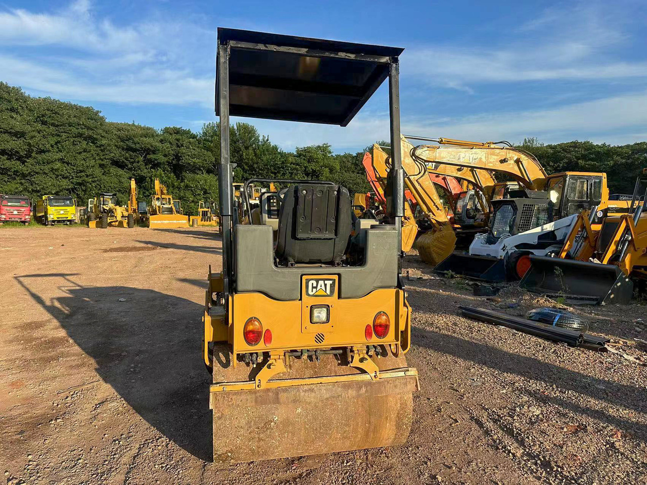 CATERPILLAR CB24B - Каток: фото 4 CATERPILLAR CB24B - Каток: фото 4