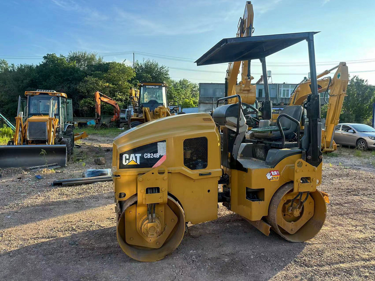 CATERPILLAR CB24B - Каток: фото 3 CATERPILLAR CB24B - Каток: фото 3