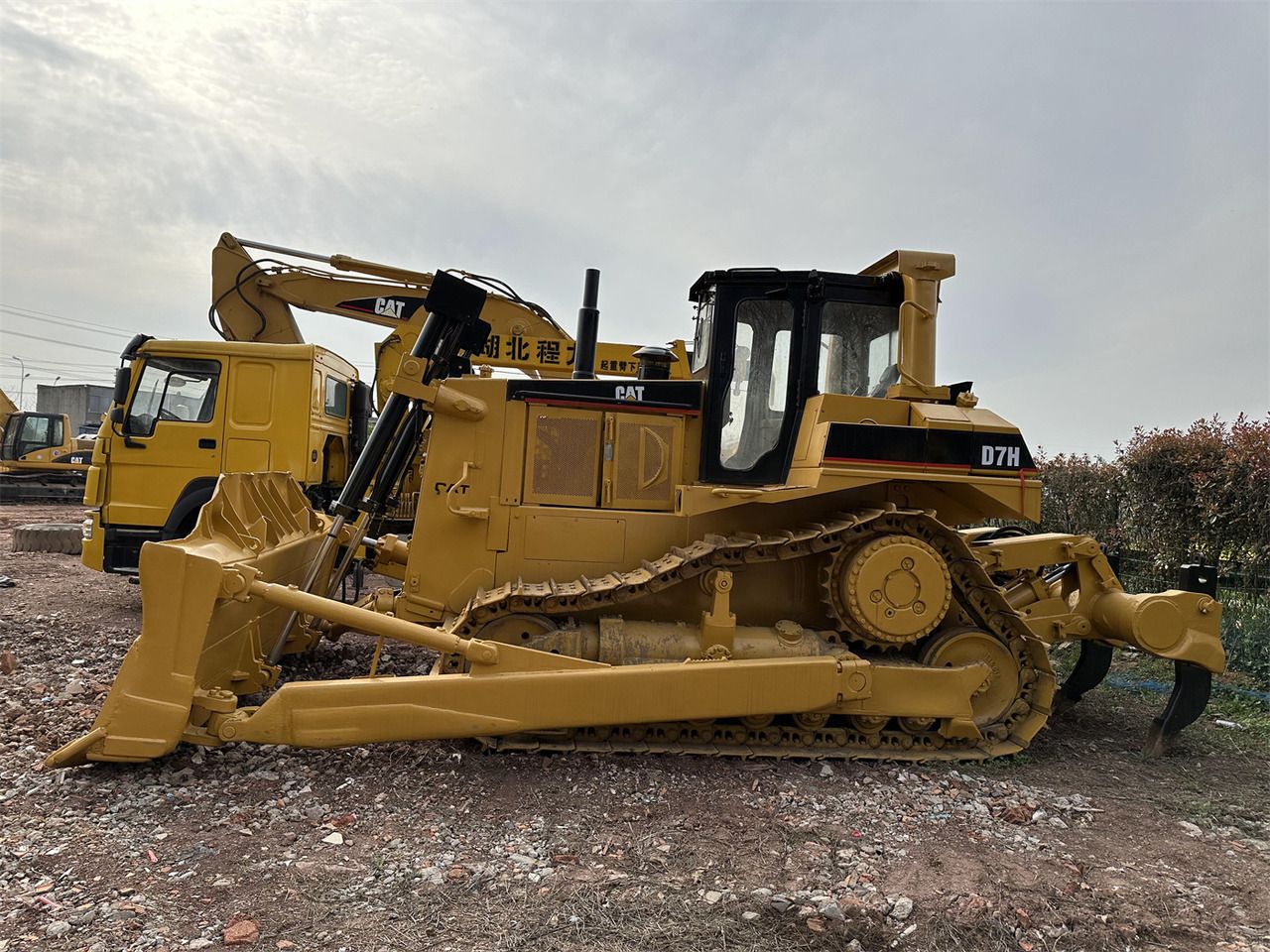 CATERPILLAR D7H - Бульдозер: фото 2 CATERPILLAR D7H - Бульдозер: фото 2