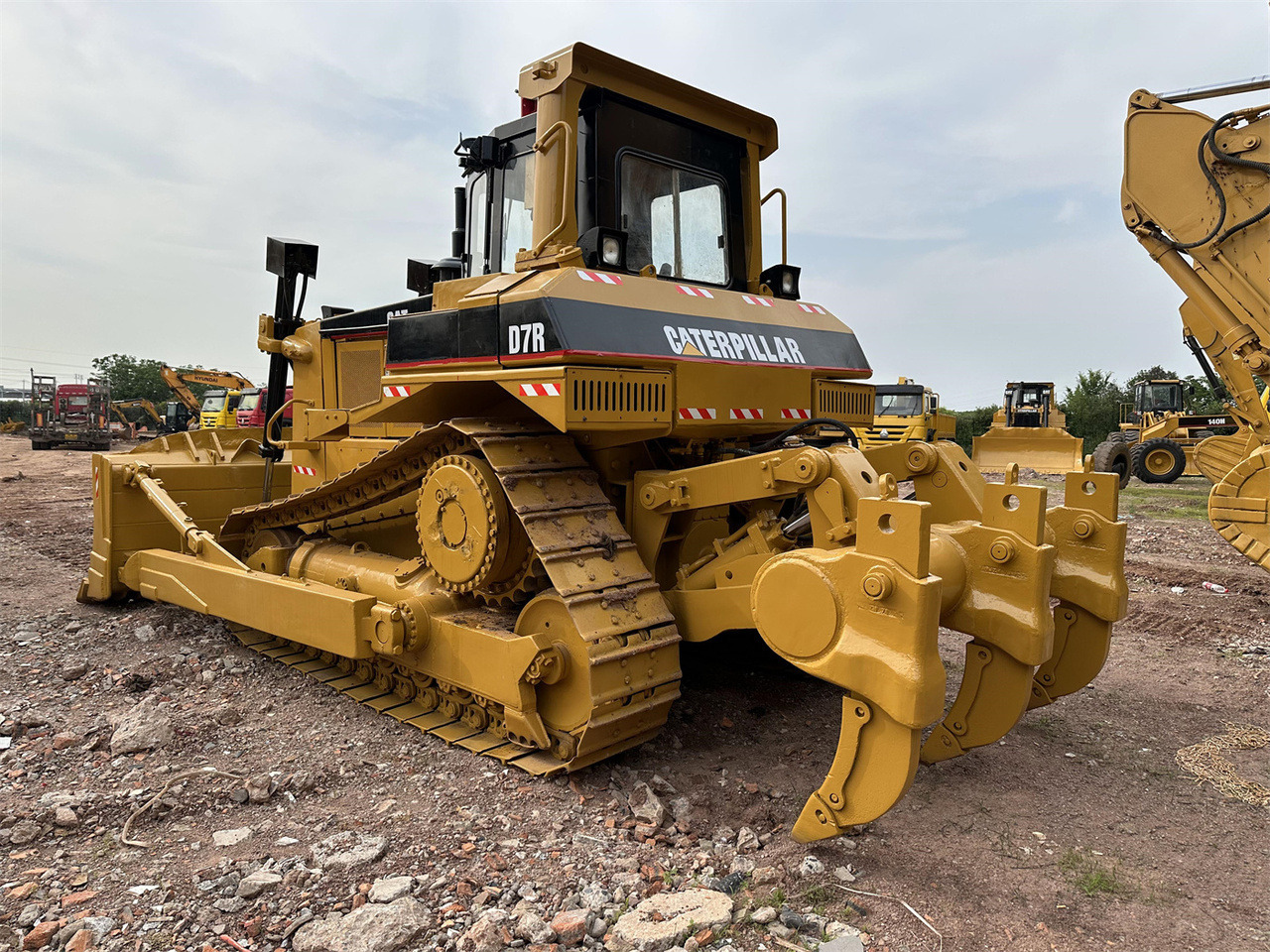 CATERPILLAR D7R - Бульдозер: фото 1 CATERPILLAR D7R - Бульдозер: фото 1