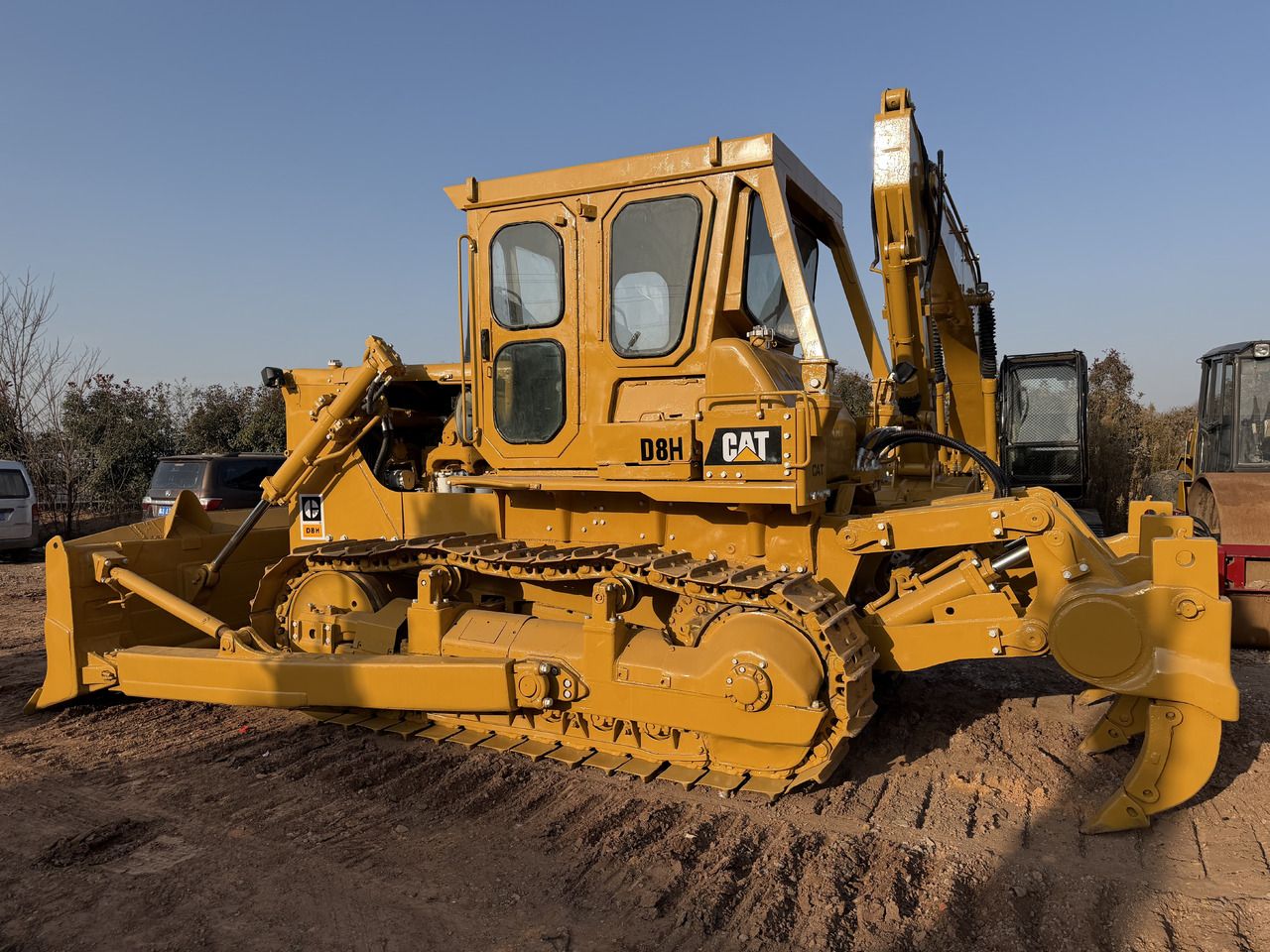 CATERPILLAR D8H - Бульдозер: фото 1 CATERPILLAR D8H - Бульдозер: фото 1