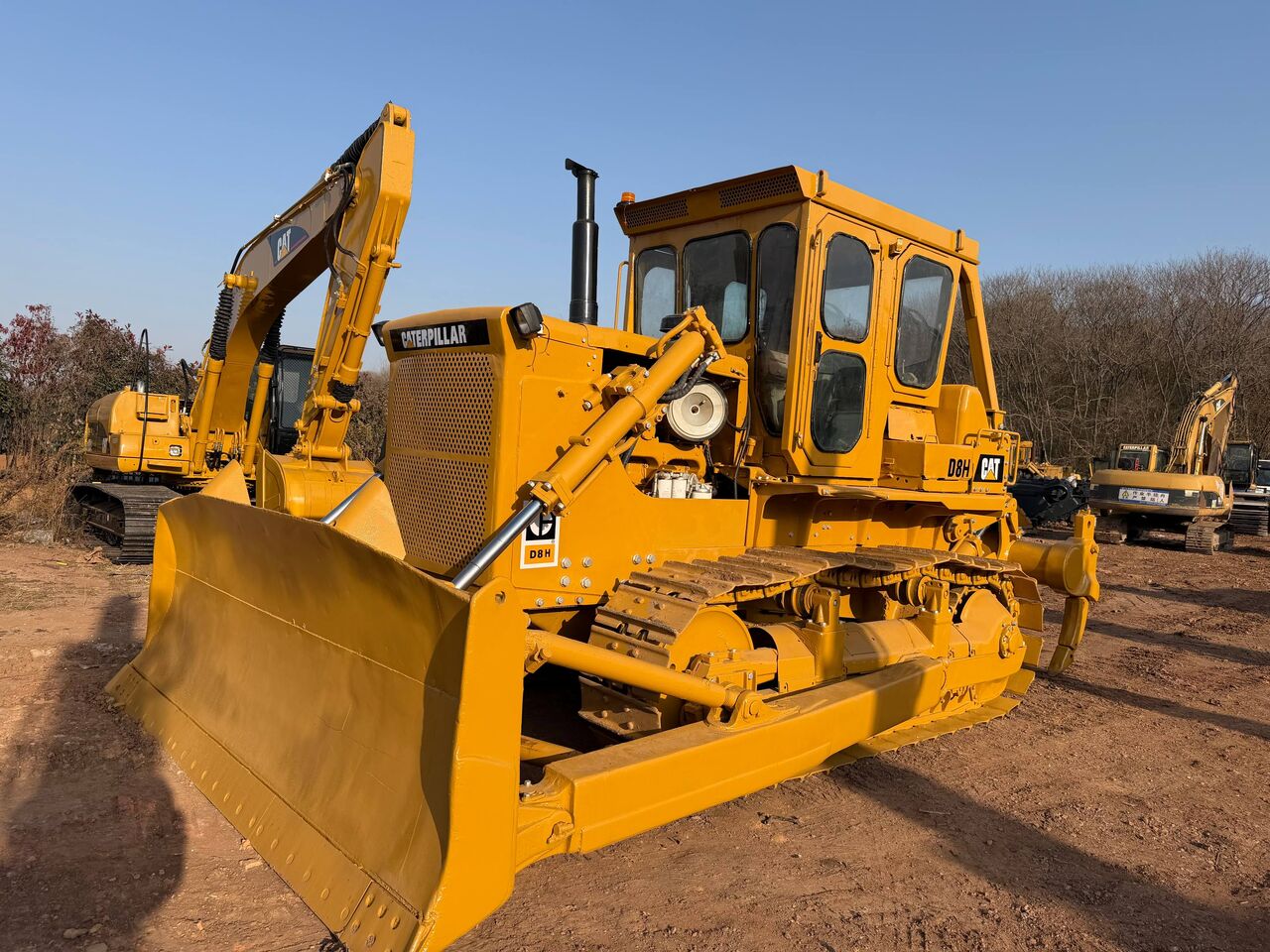CATERPILLAR D8H - Бульдозер: фото 1 CATERPILLAR D8H - Бульдозер: фото 1