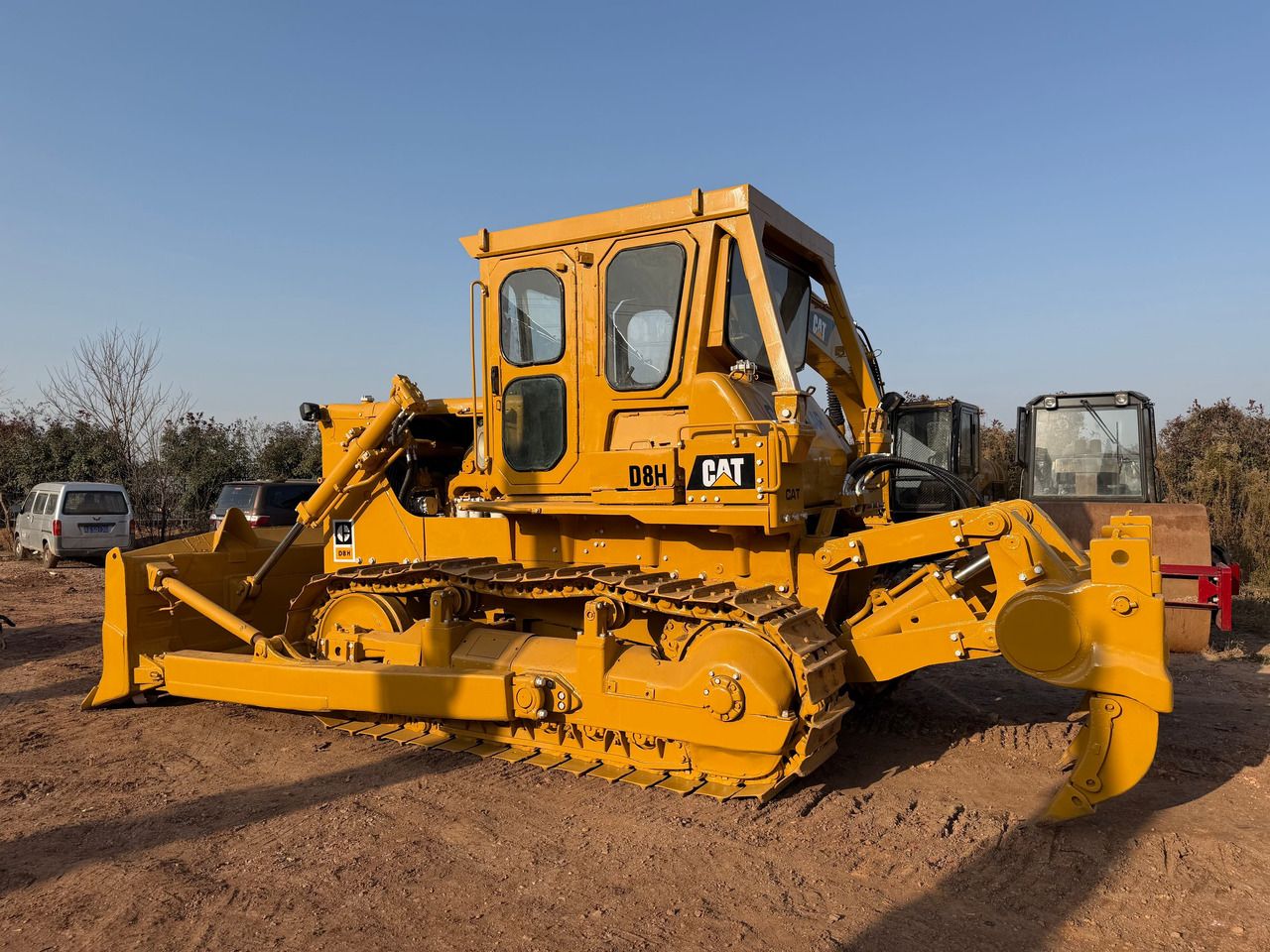 CATERPILLAR D8H - Бульдозер: фото 1 CATERPILLAR D8H - Бульдозер: фото 1