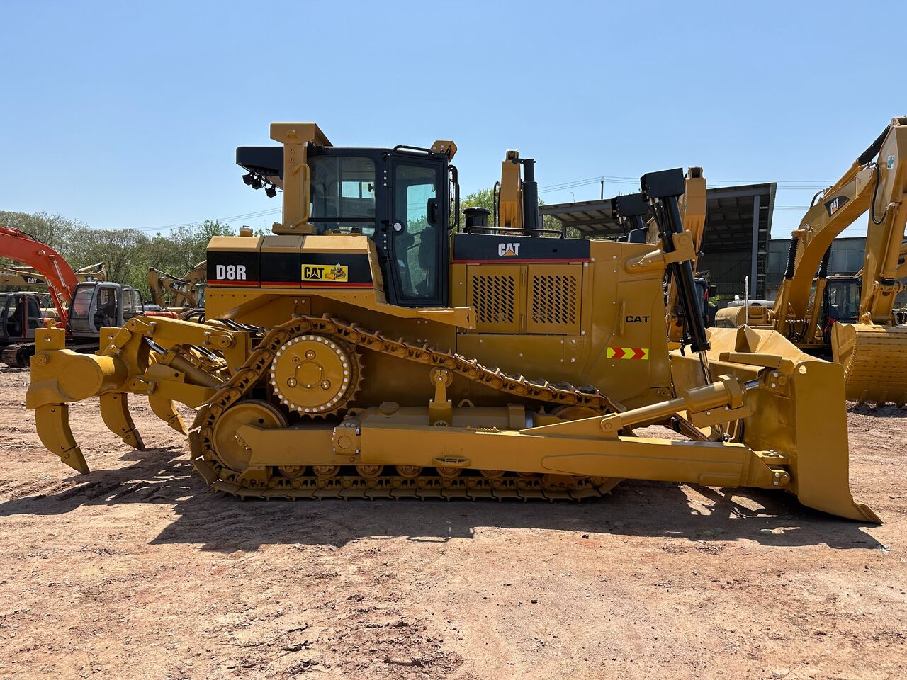 CATERPILLAR D8R - Бульдозер: фото 1 CATERPILLAR D8R - Бульдозер: фото 1