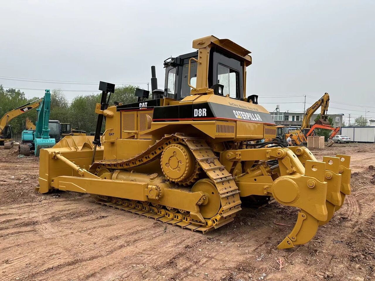 CATERPILLAR D8R - Бульдозер: фото 1 CATERPILLAR D8R - Бульдозер: фото 1