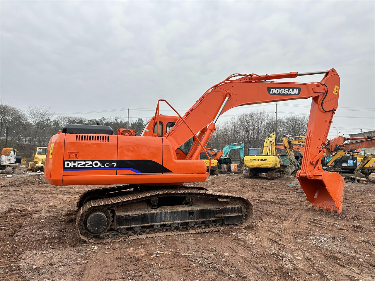 DOOSAN DH220 excavator - Гусеничный экскаватор: фото 2 DOOSAN DH220 excavator - Гусеничный экскаватор: фото 2