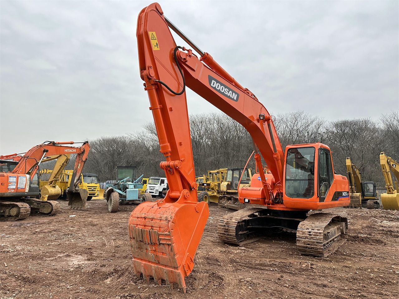 DOOSAN DH220 excavator - Гусеничный экскаватор: фото 2 DOOSAN DH220 excavator - Гусеничный экскаватор: фото 2