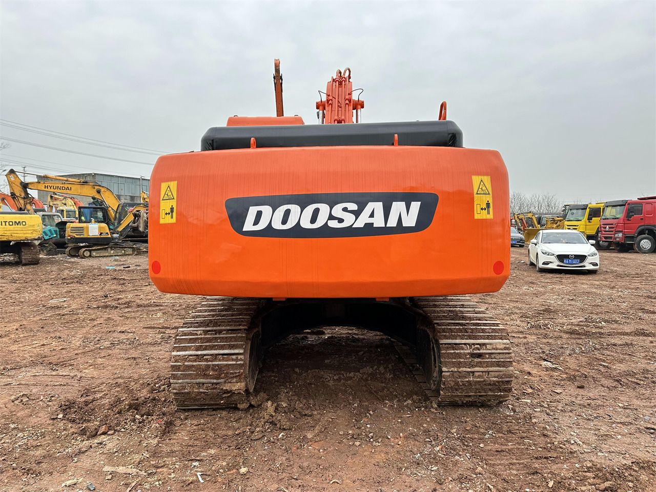 DOOSAN DH220 excavator - Гусеничный экскаватор: фото 3 DOOSAN DH220 excavator - Гусеничный экскаватор: фото 3