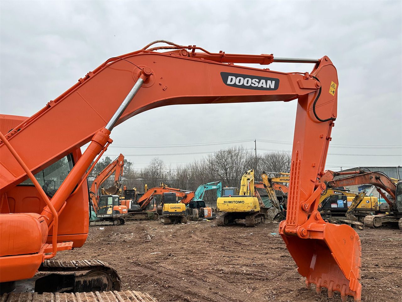 DOOSAN DH220 excavator - Гусеничный экскаватор: фото 3 DOOSAN DH220 excavator - Гусеничный экскаватор: фото 3