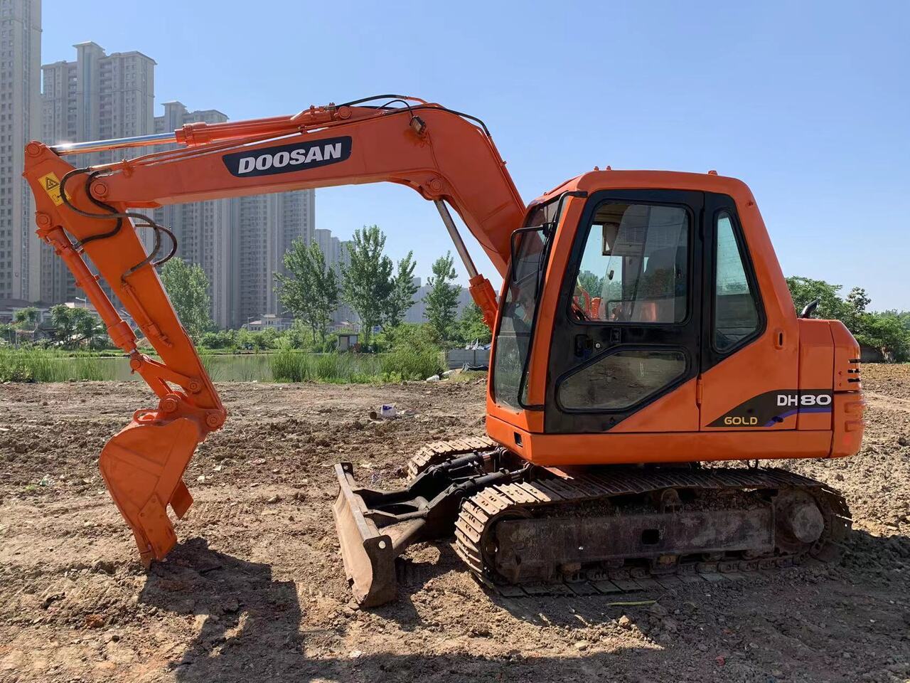 Гусеничный экскаватор DOOSAN DH80: фото 1