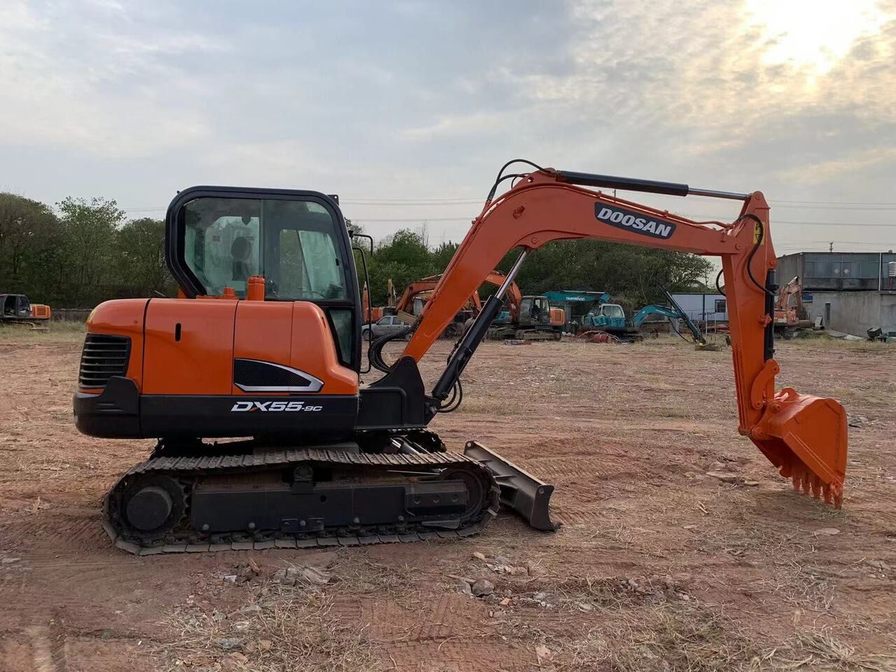 DOOSAN DX55 excavator - Гусеничный экскаватор: фото 1 DOOSAN DX55 excavator - Гусеничный экскаватор: фото 1