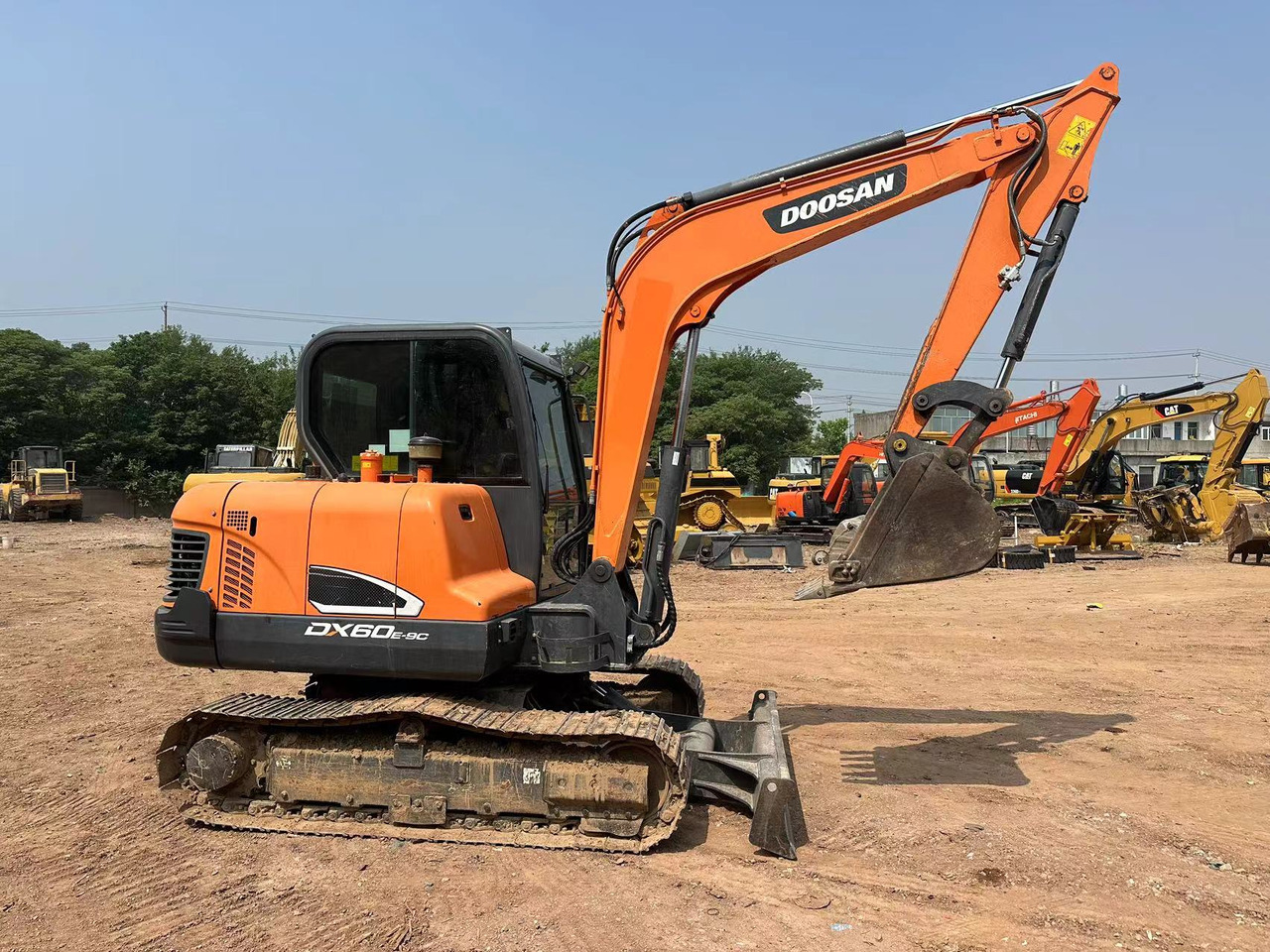 DOOSAN DX60 - Гусеничный экскаватор: фото 2 DOOSAN DX60 - Гусеничный экскаватор: фото 2