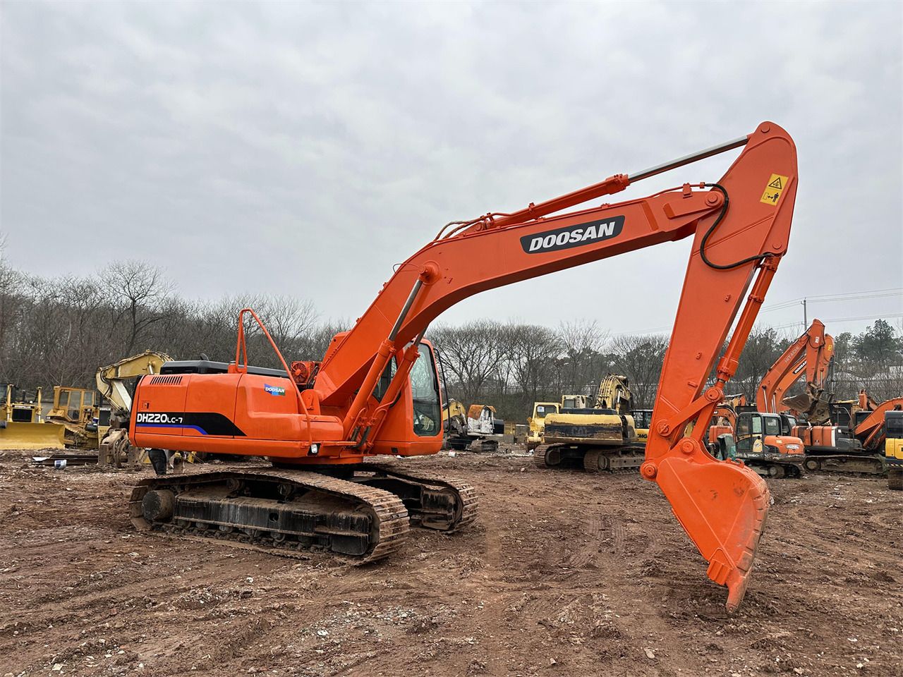Doosan DH220 - Гусеничный экскаватор: фото 3 Doosan DH220 - Гусеничный экскаватор: фото 3