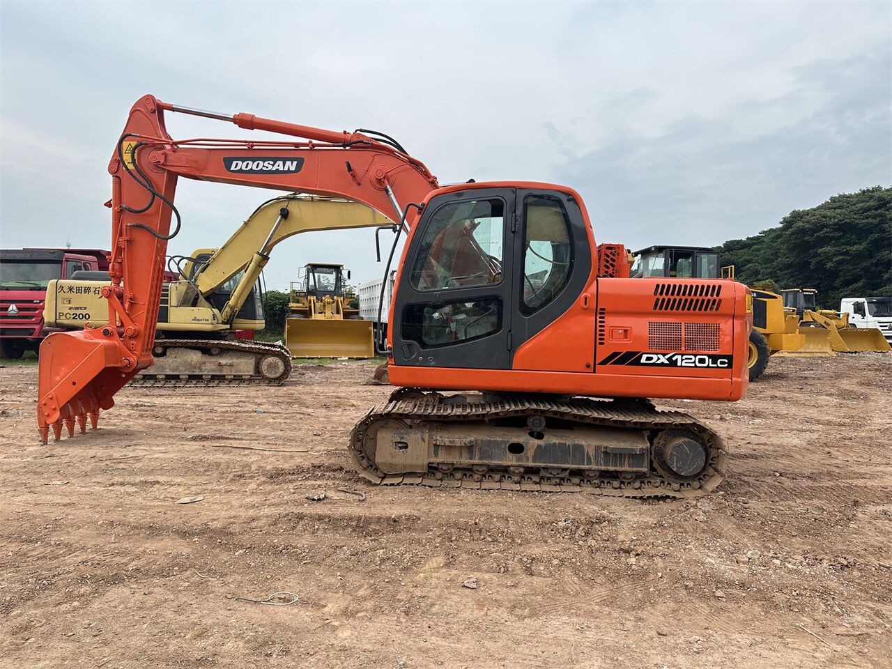 Doosan DX120 - Гусеничный экскаватор: фото 1 Doosan DX120 - Гусеничный экскаватор: фото 1
