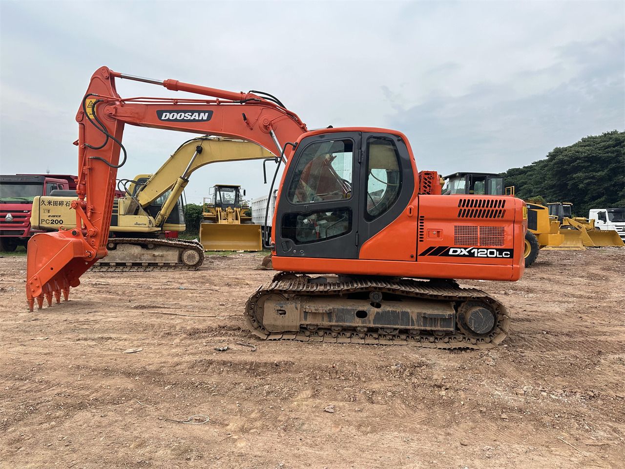 Doosan DX120 - Гусеничный экскаватор: фото 1 Doosan DX120 - Гусеничный экскаватор: фото 1