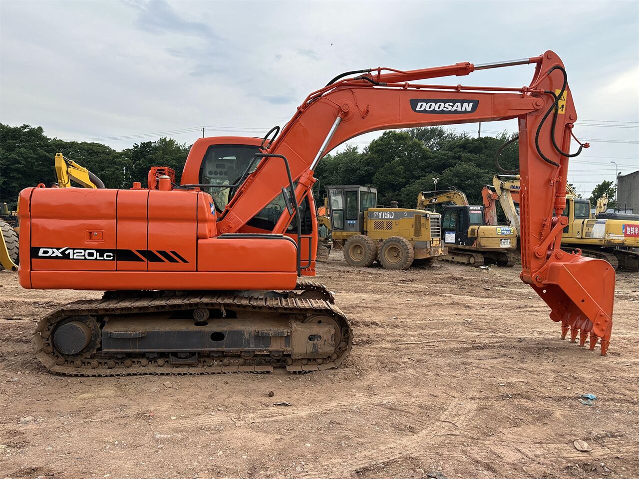 Doosan DX120 - Гусеничный экскаватор: фото 1 Doosan DX120 - Гусеничный экскаватор: фото 1