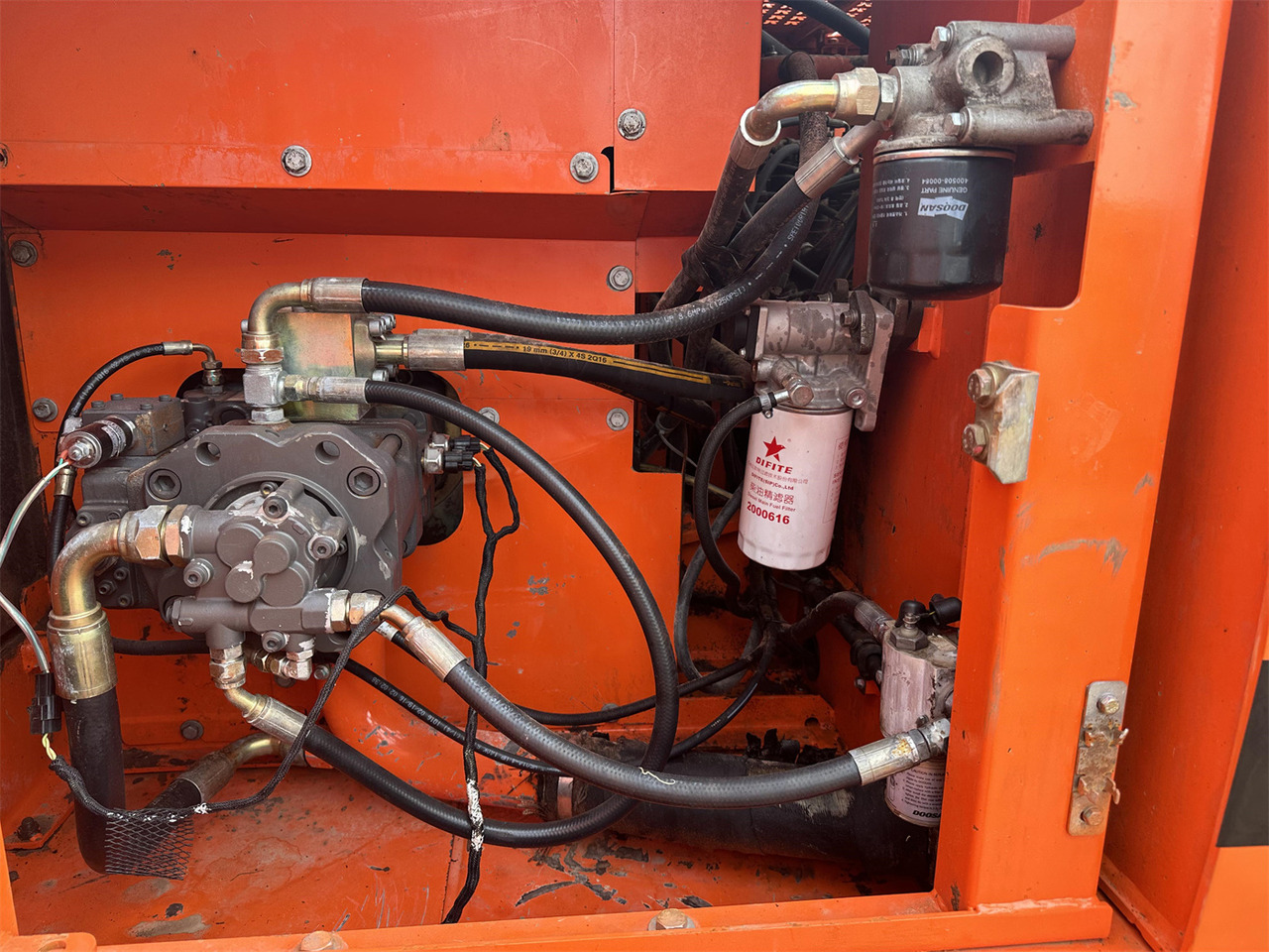 Doosan DX120 - Гусеничный экскаватор: фото 5 Doosan DX120 - Гусеничный экскаватор: фото 5